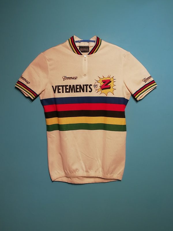 Z VETEMENTS REGENBOOGTRUI 1990