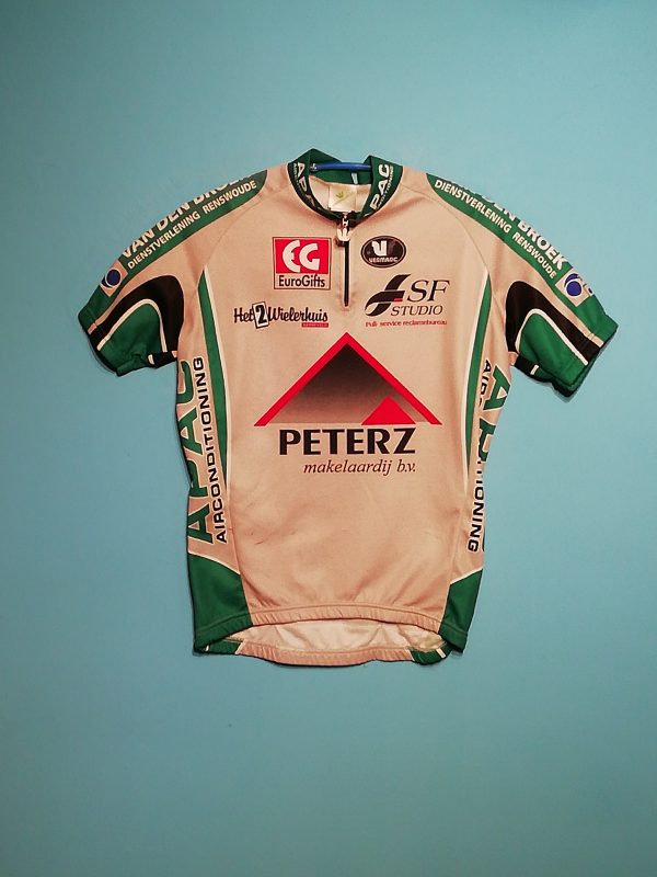 APAC-PETERZ-VANDENBROEK 2004